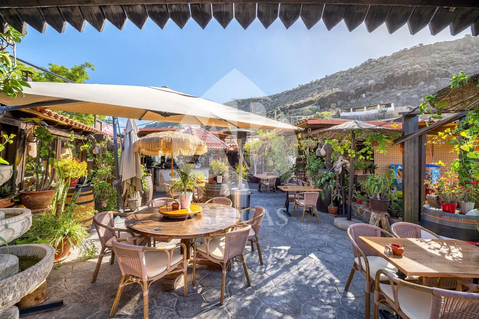 Commercial properties for sale in Montaña - La Data