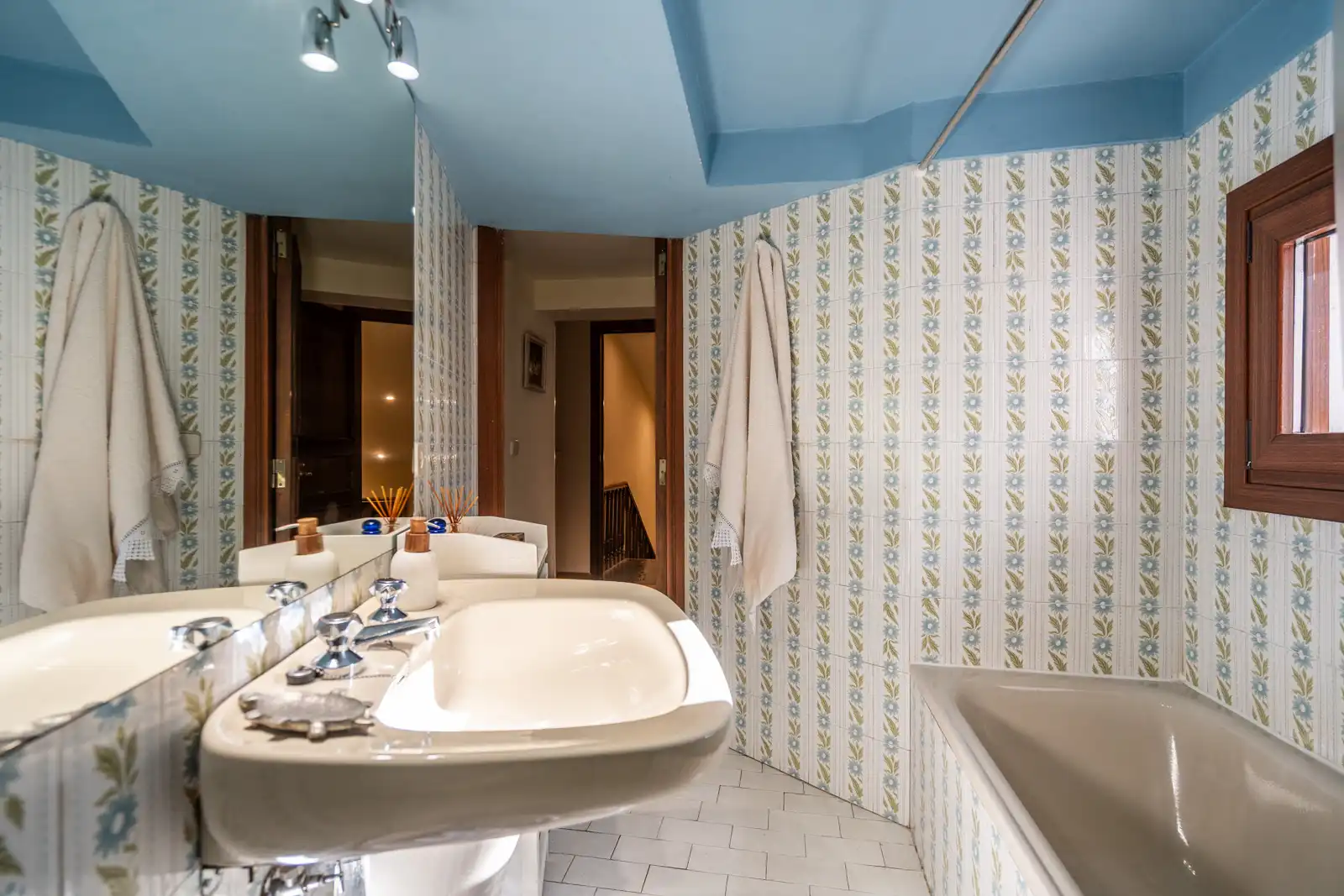 Bathroom of Houses for sale in El Espinar  with Heating, Private garden and Terrace