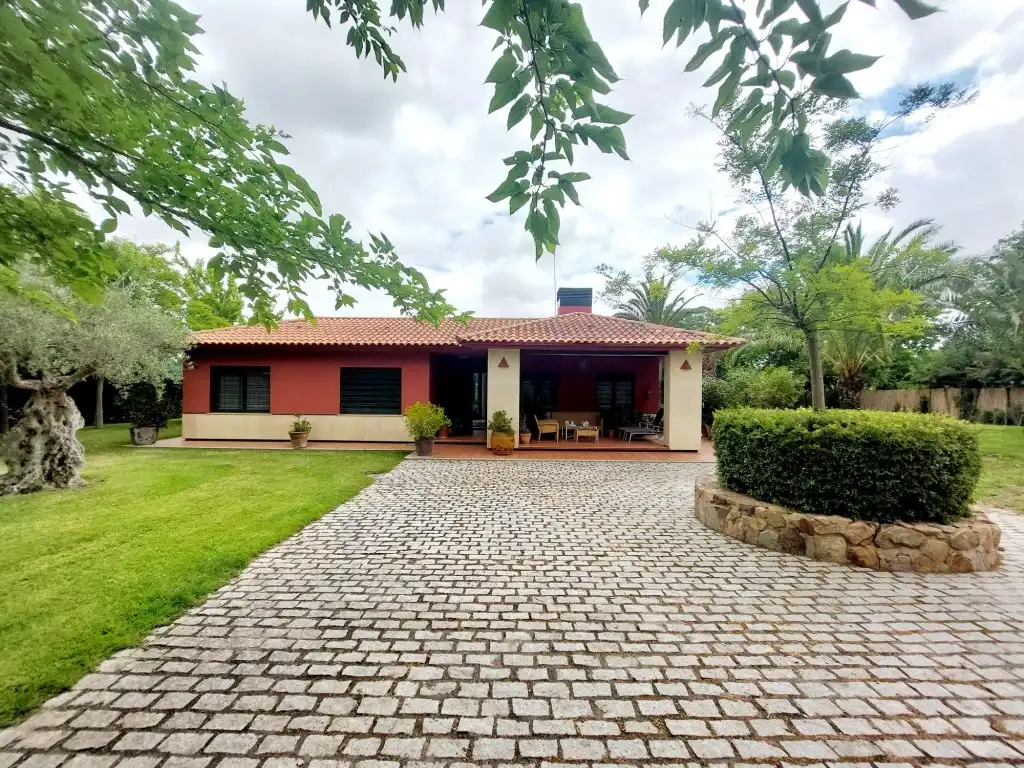 Vista exterior de Casa o xalet en venda en Badajoz