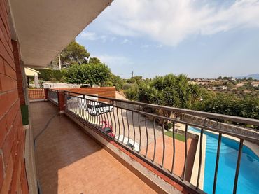 Casa con balcone in vendita a Ponent