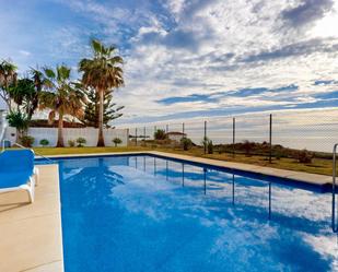 Swimming pool of Single-family semi-detached for sale in Estepona  with Air Conditioner, Terrace and Balcony