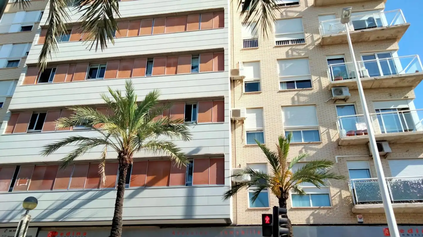 Vista exterior de Garaje de alquiler en Elche / Elx