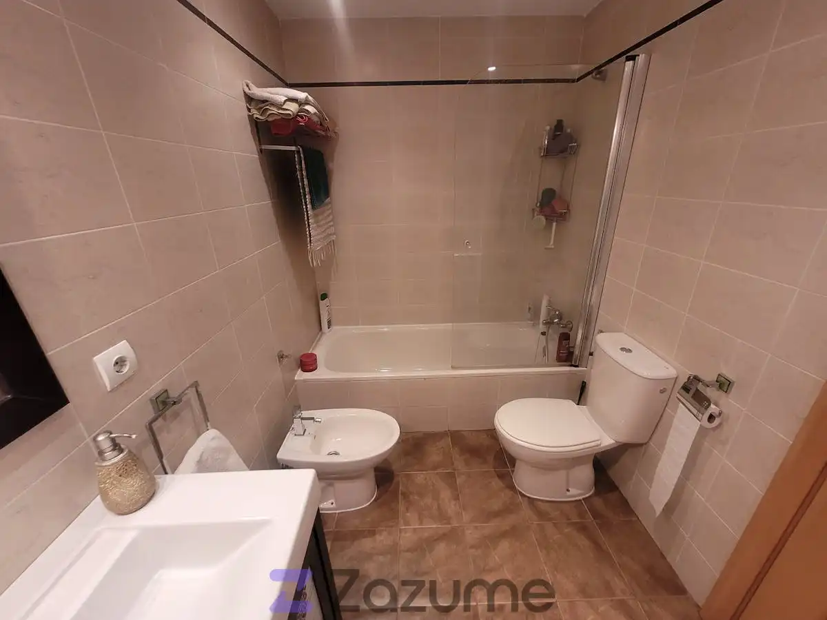Bathroom of Flat for rent in Laguna de Duero  with Heating, Parquet flooring and Furnished