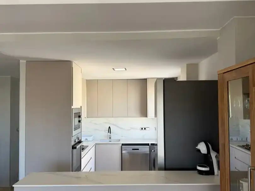 Küche von Wohnung zur Miete in Miramar mit Klimaanlage, Schwimmbad und Balkon