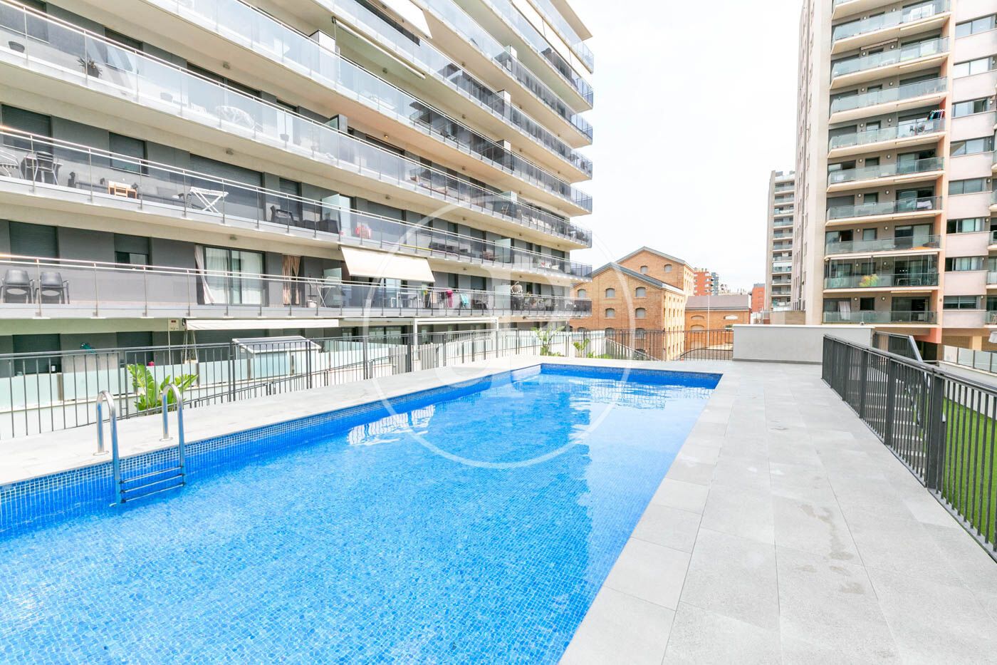 Swimming pool of Flat for sale in Badalona  with Air Conditioner, Heating and Private garden