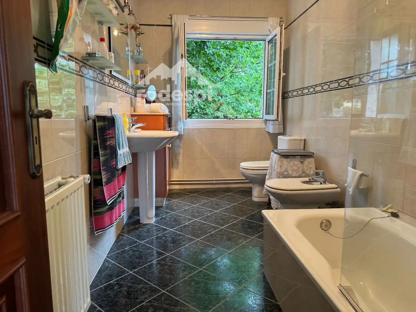 Badezimmer von Haus oder Chalet zum Verkauf in Sanxenxo mit Heizung, Abstellraum und Möbliert