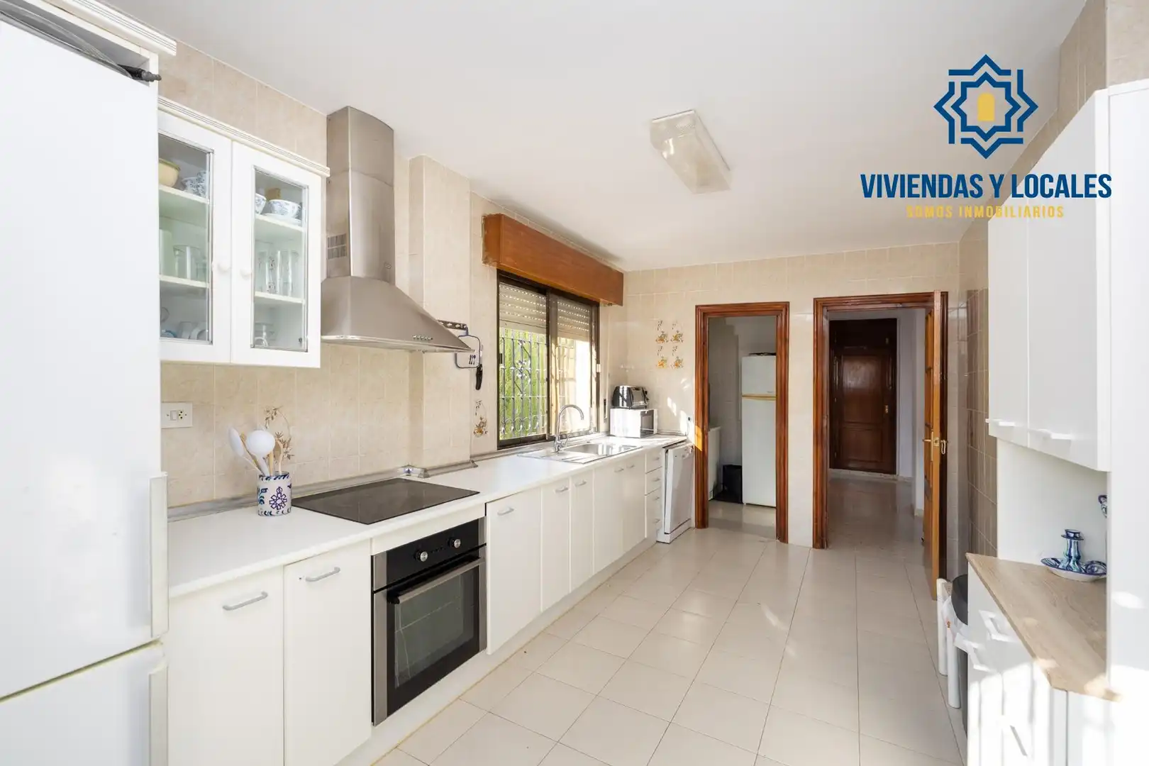 Chalet con piscina en venta en Calle Lindaraja, imagen 15