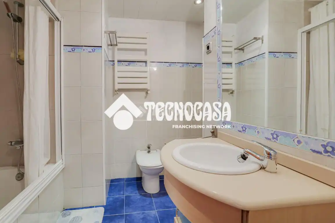 Baño de Piso en venta en Sant Adrià de Besòs con Aire acondicionado, Calefacción y Balcón