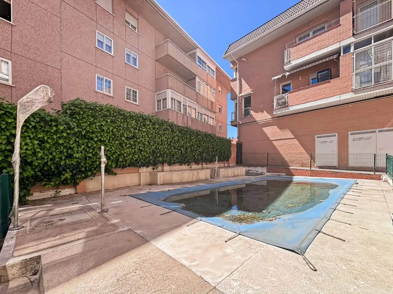 Piscina de Dúplex en venta en Galapagar con Calefacción y Terraza