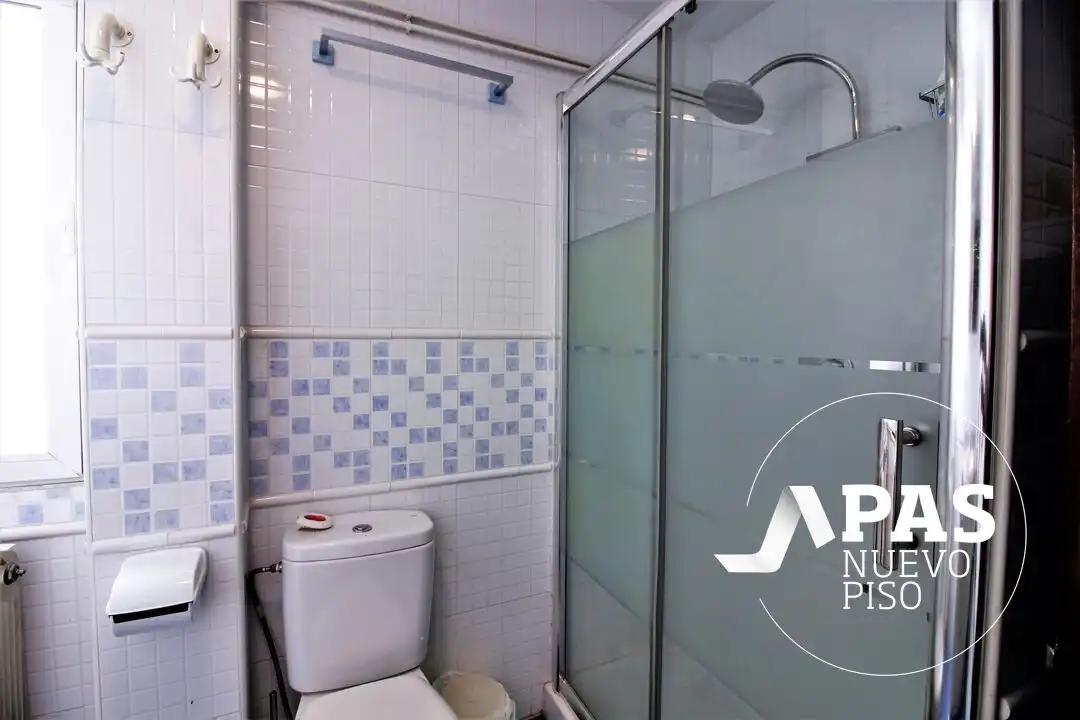 Badezimmer von Wohnung zum Verkauf in Santander mit Heizung und Balkon