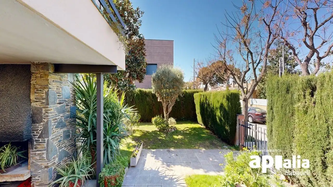 Jardí de Casa o xalet en venda en Barberà del Vallès amb Aire condicionat, Calefacció i Jardí privat