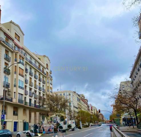 Apartamento en Venta en Calle de Narváez, Madrid, Spain, 60 en Ibiza de Madrid