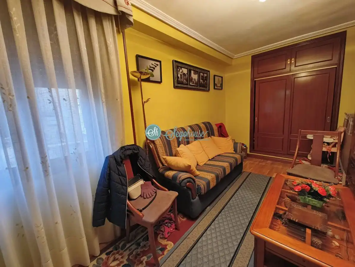 Bedroom of Flat for sale in Segovia  with Air Conditioner, Heating and Balcony