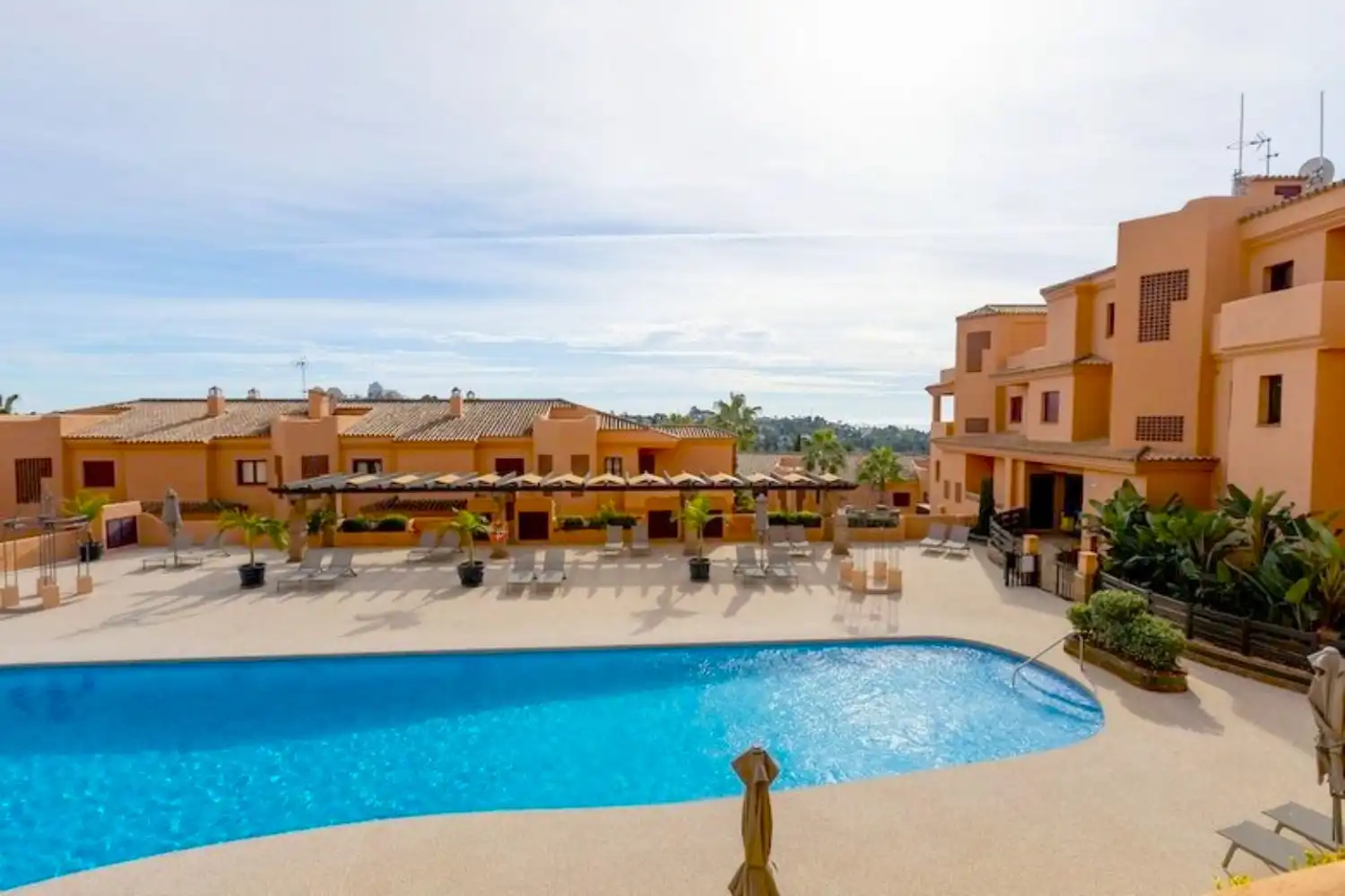 Swimming pool of Apartments for sale in Benahavís  with Air Conditioner, Terrace and Swimming Pool