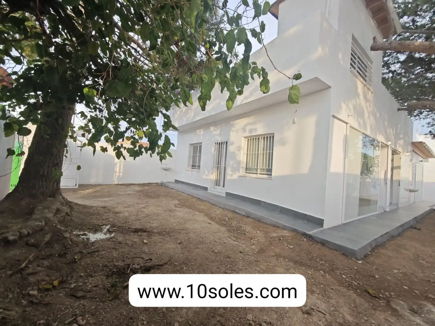 Vista exterior de Casa o xalet en venda en Orihuela amb Jardí privat i Terrassa