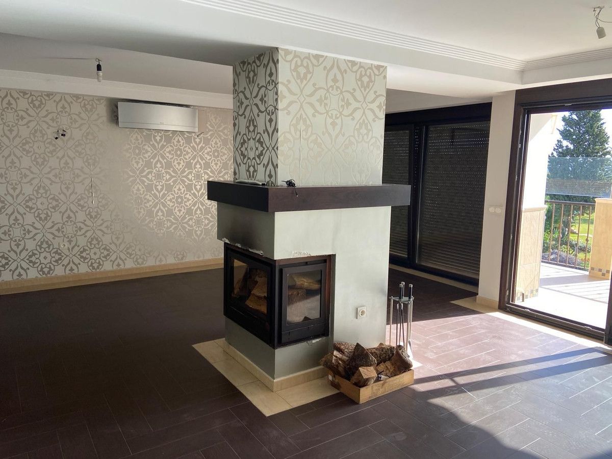 Sala d'estar de Pis en venda en Estepona amb Terrassa, Traster i Piscina