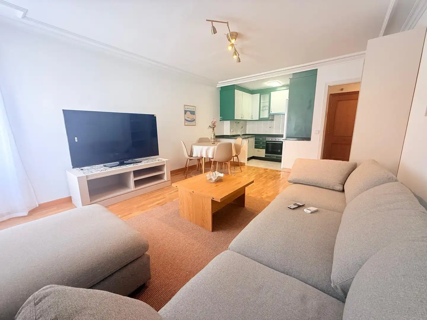 Sala d'estar de Apartament de lloguer en Ponferrada amb Aire condicionat, Calefacció i Terrassa