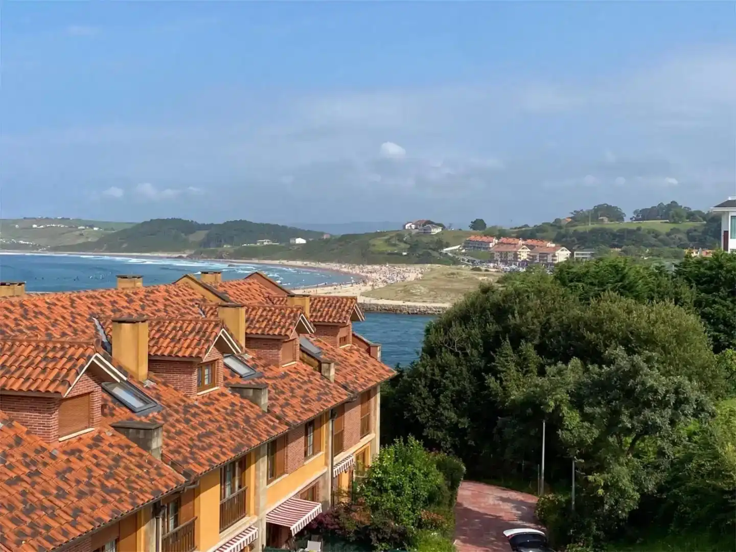 Vista exterior de Casa o chalet en venta en San Vicente de la Barquera con Jardín privado, Parquet y Amueblado