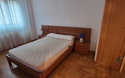 Dormitori de Apartament de lloguer en Burgos Capital amb Calefacció, Moblat i Forn