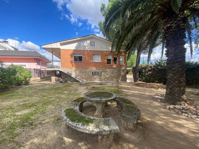 Casa-chalet en Venta en Villa del Prado