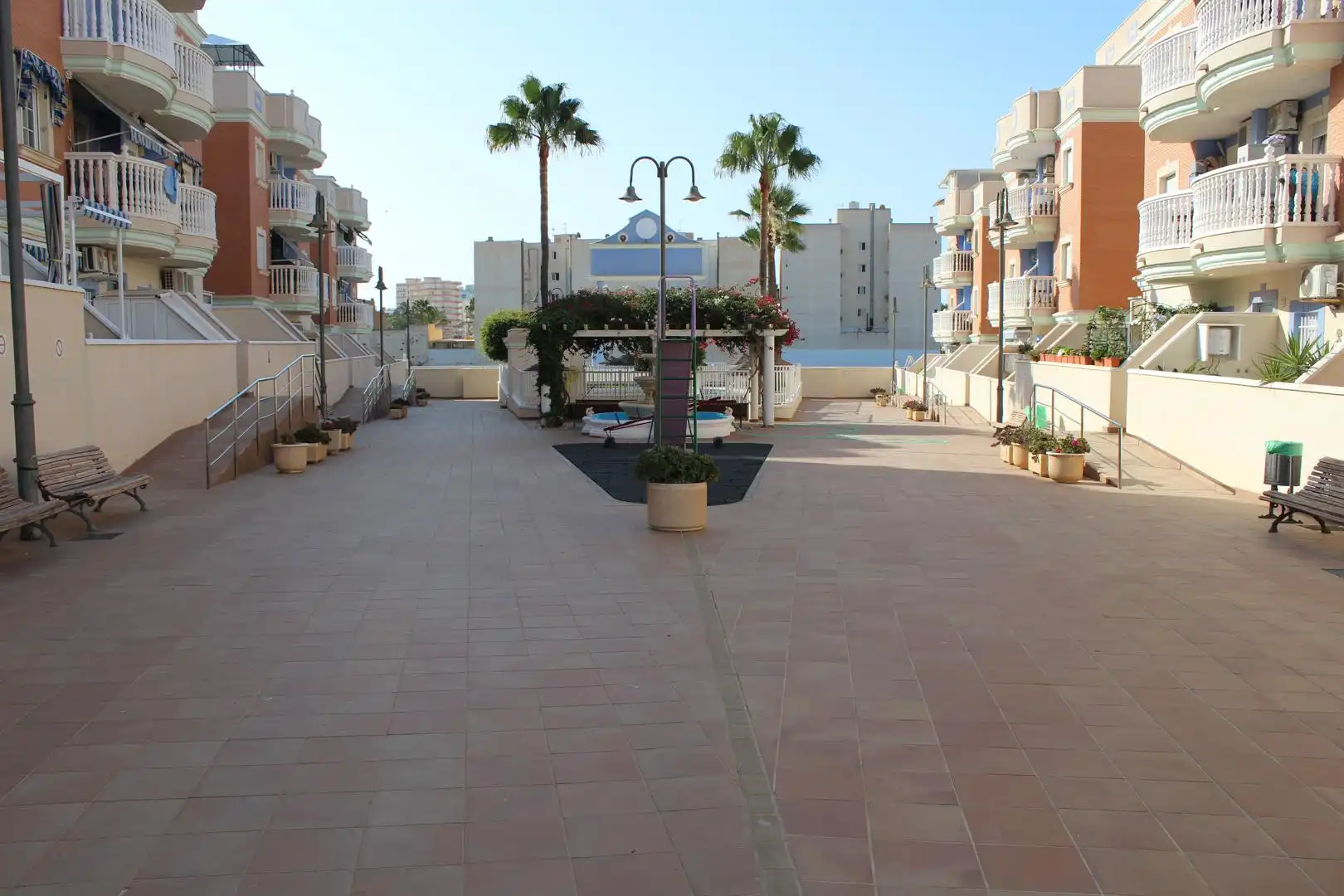 Terraza de Apartamento en venta en Roquetas de Mar con Aire acondicionado, Amueblado y Horno