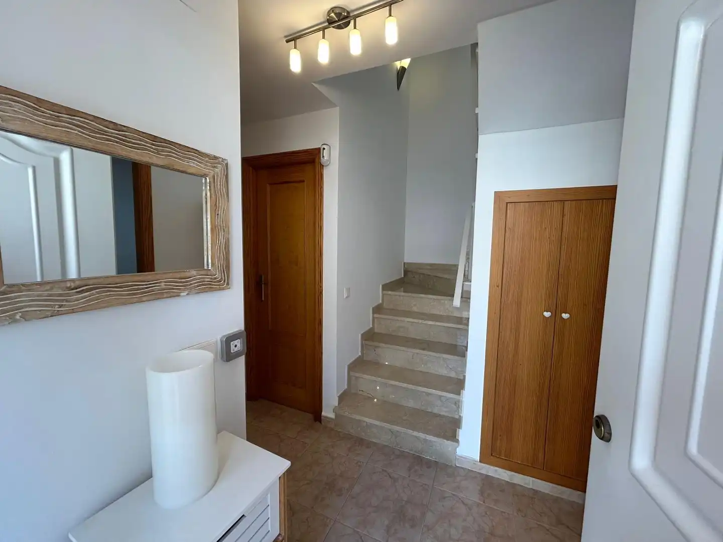 Einfamilien-Reihenhaus zum Verkauf in Cullera mit Klimaanlage, Terrasse und Möbliert