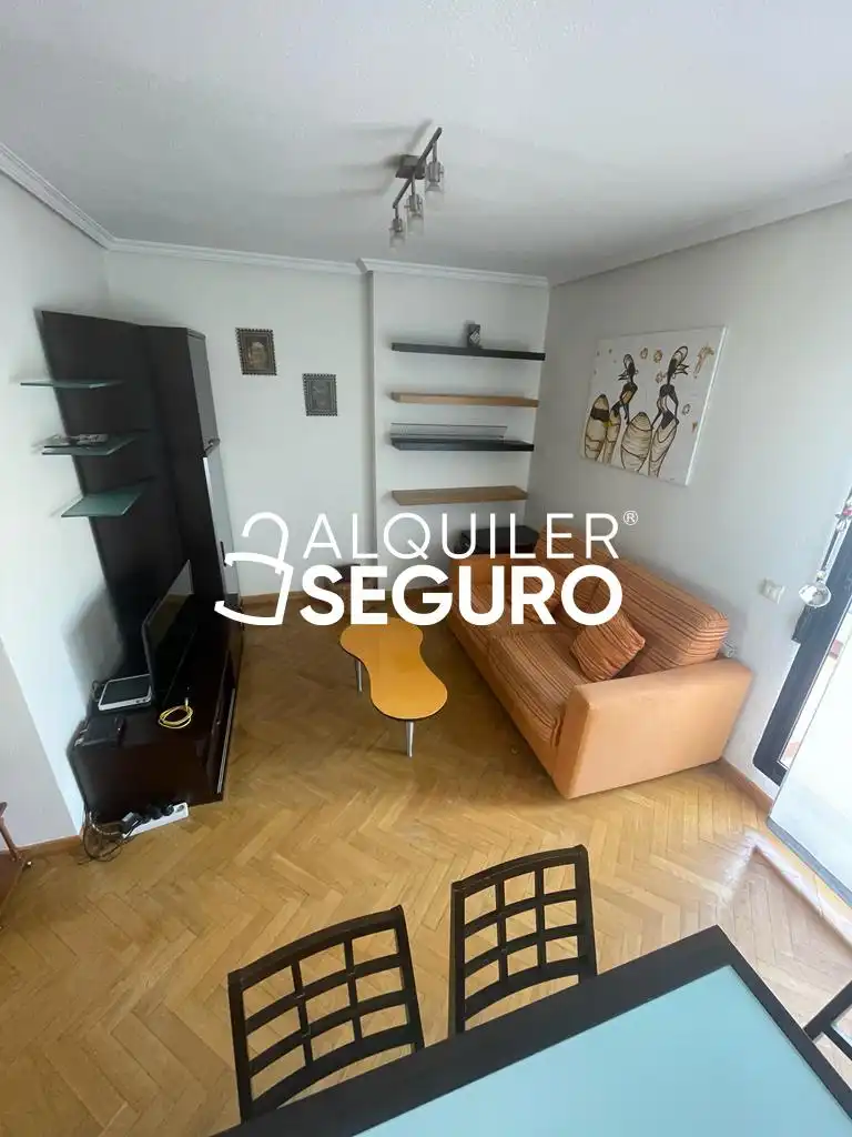 Wohnzimmer von Dachboden zur Miete in Madrid mit Heizung, Terrasse und Abstellraum