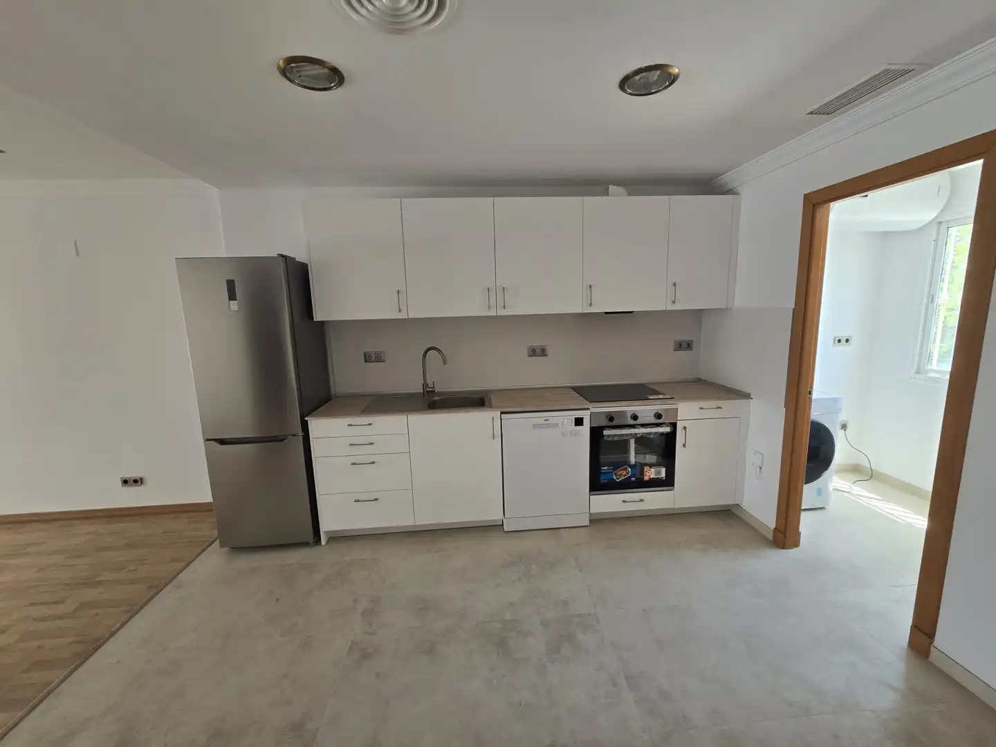 Cocina de Apartamento de alquiler en Marbella con Aire acondicionado, Calefacción y Parquet