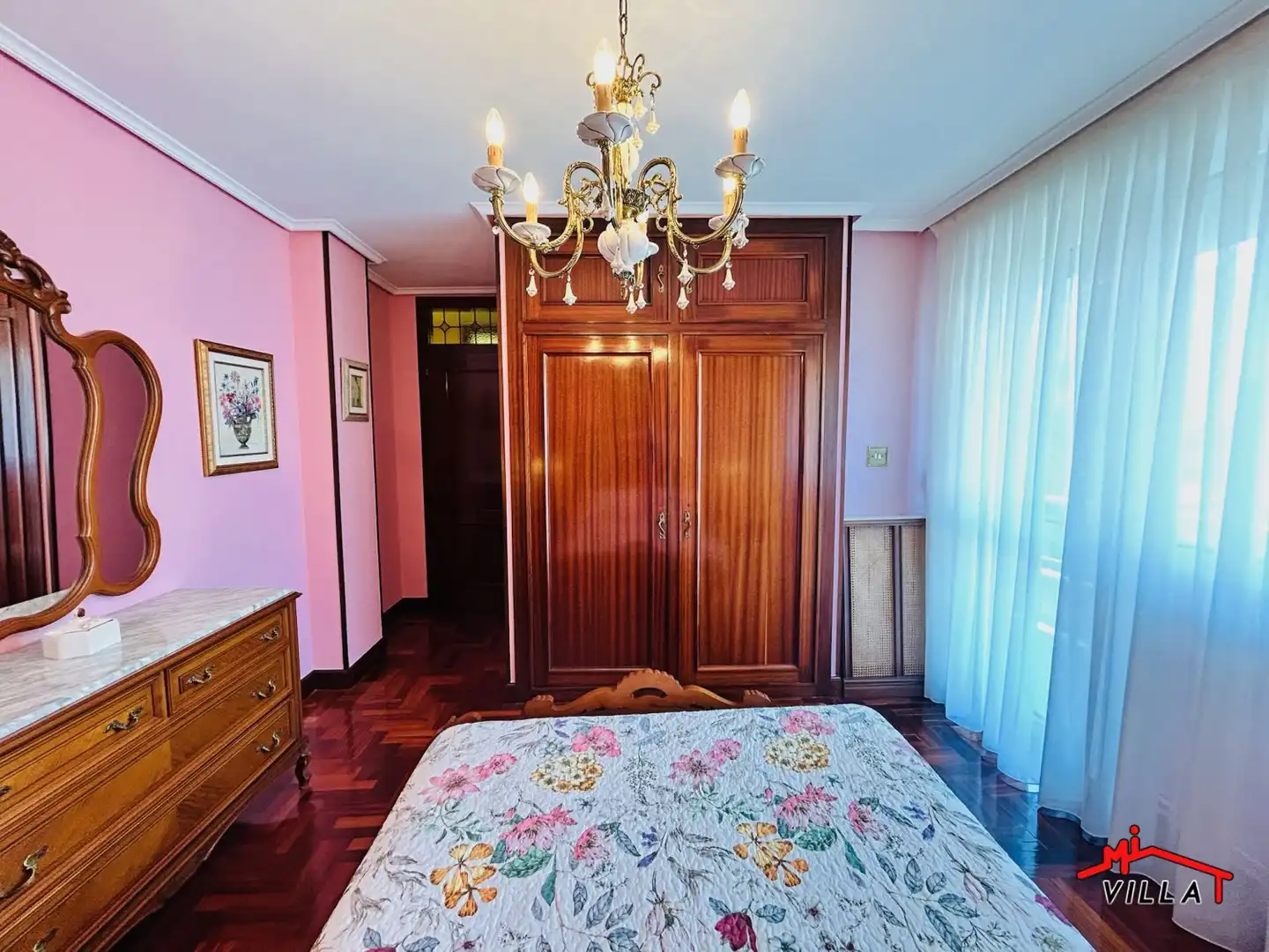 Habitación de Piso en venta en Laredo con Calefacción, Terraza y Amueblado