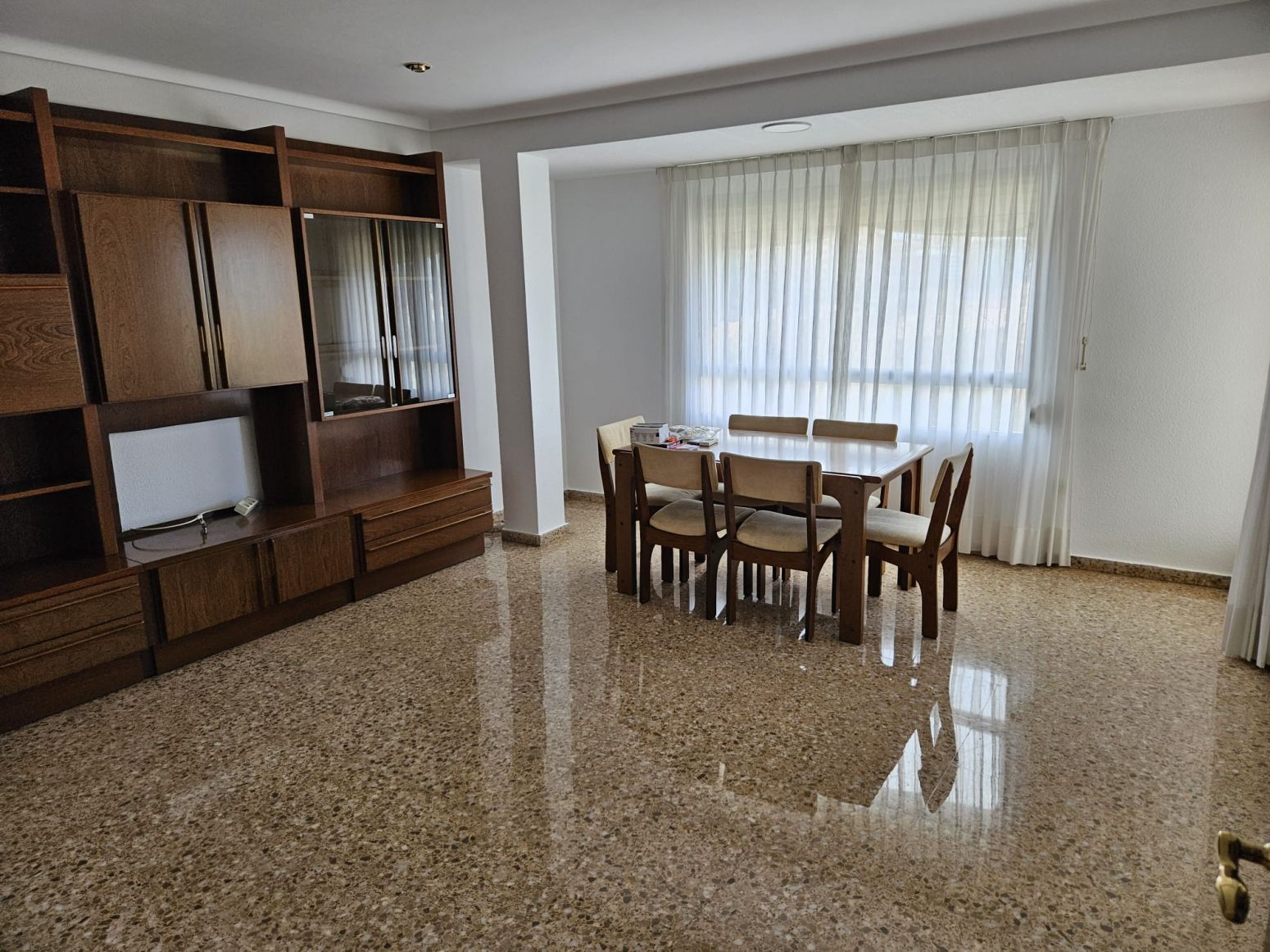 Menjador de Pis de lloguer en  Valencia Capital amb Aire condicionat i Balcó