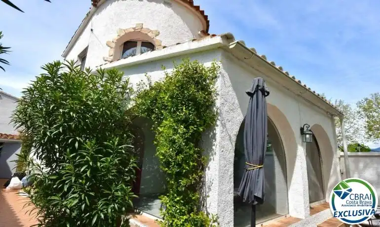 Jardí de Casa o xalet en venda en Empuriabrava amb Calefacció, Traster i Moblat