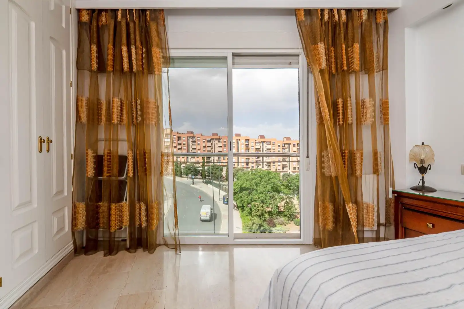 Bedroom of Flat for sale in Granada  with Air Conditioner, Furnished and Balcony