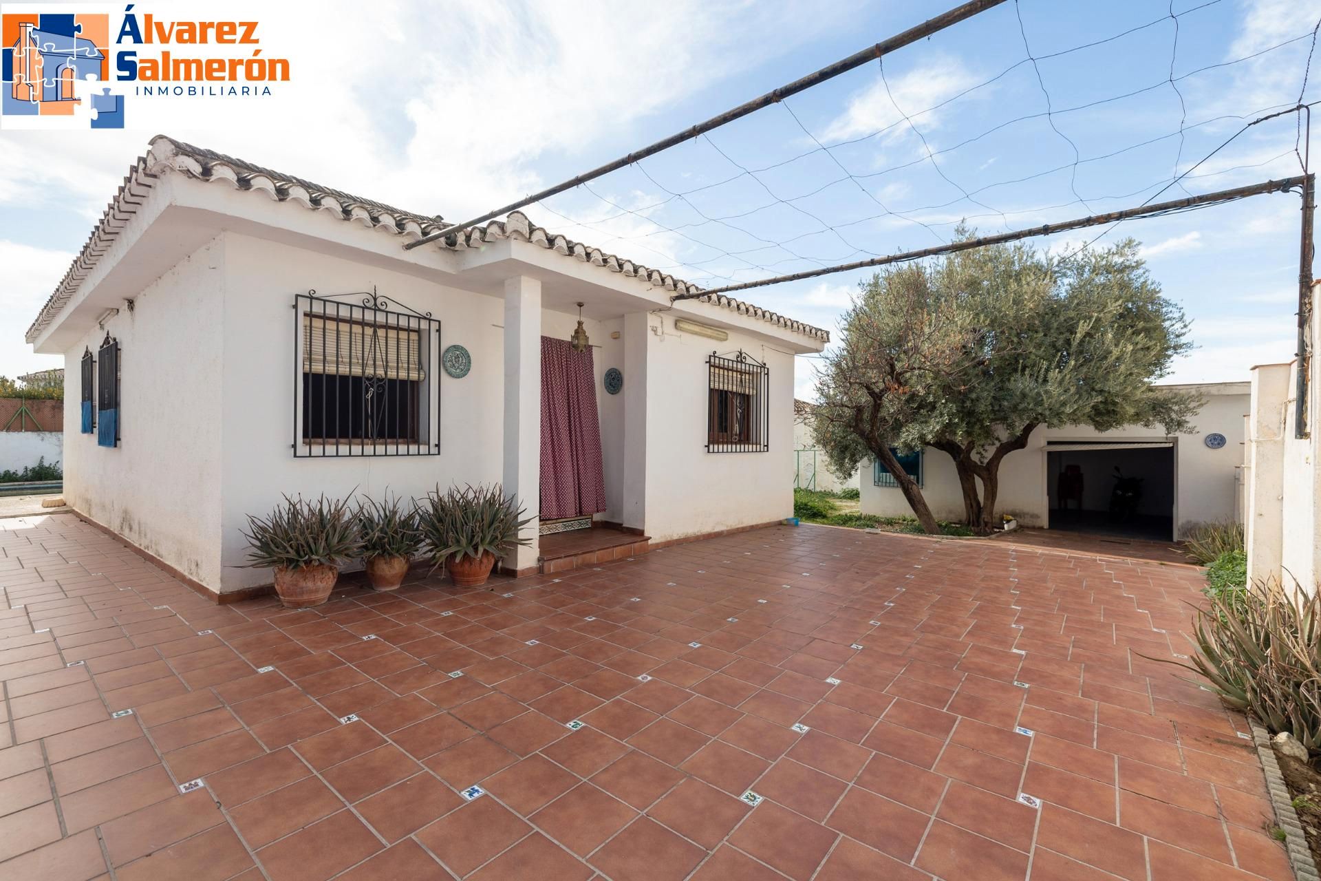 Vista exterior de Casa o xalet en venda en  Granada Capital amb Calefacció, Jardí privat i Terrassa