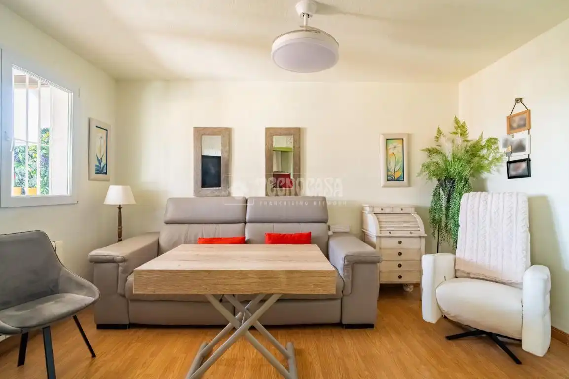 Sala de estar de Casa adosada en venta en Padul con Terraza y Piscina comunitaria