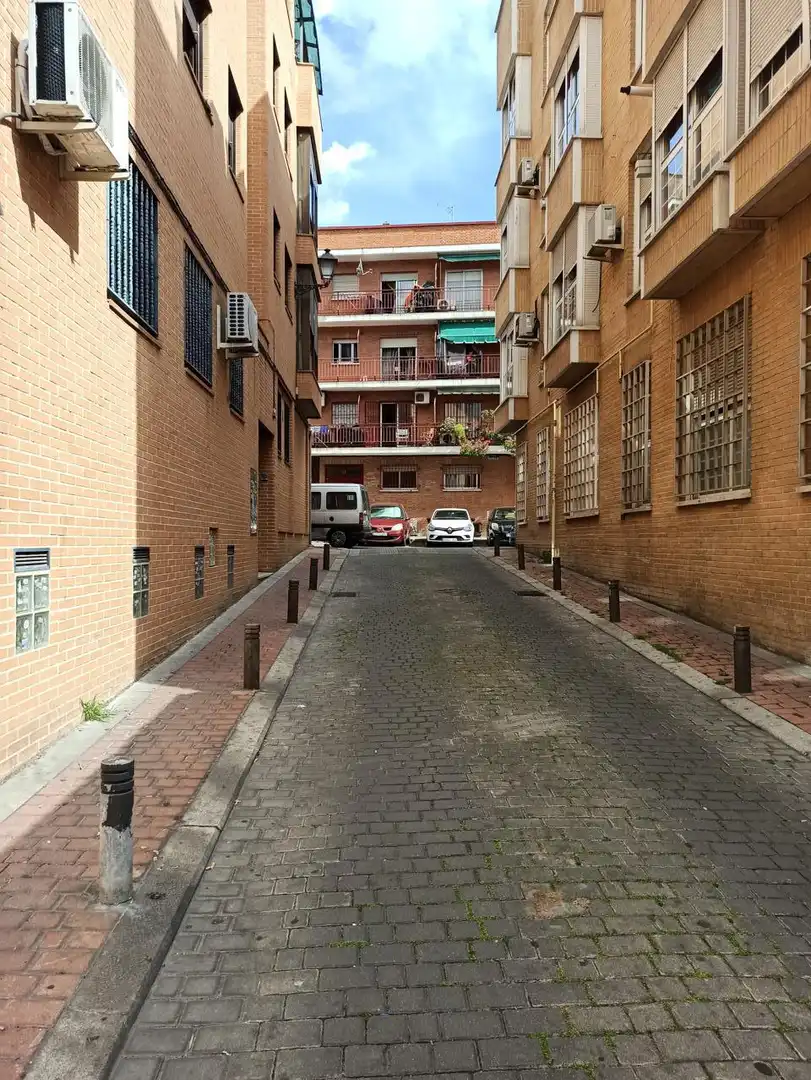 Vista exterior de Planta baja de alquiler en Madrid con Terraza y Amueblado
