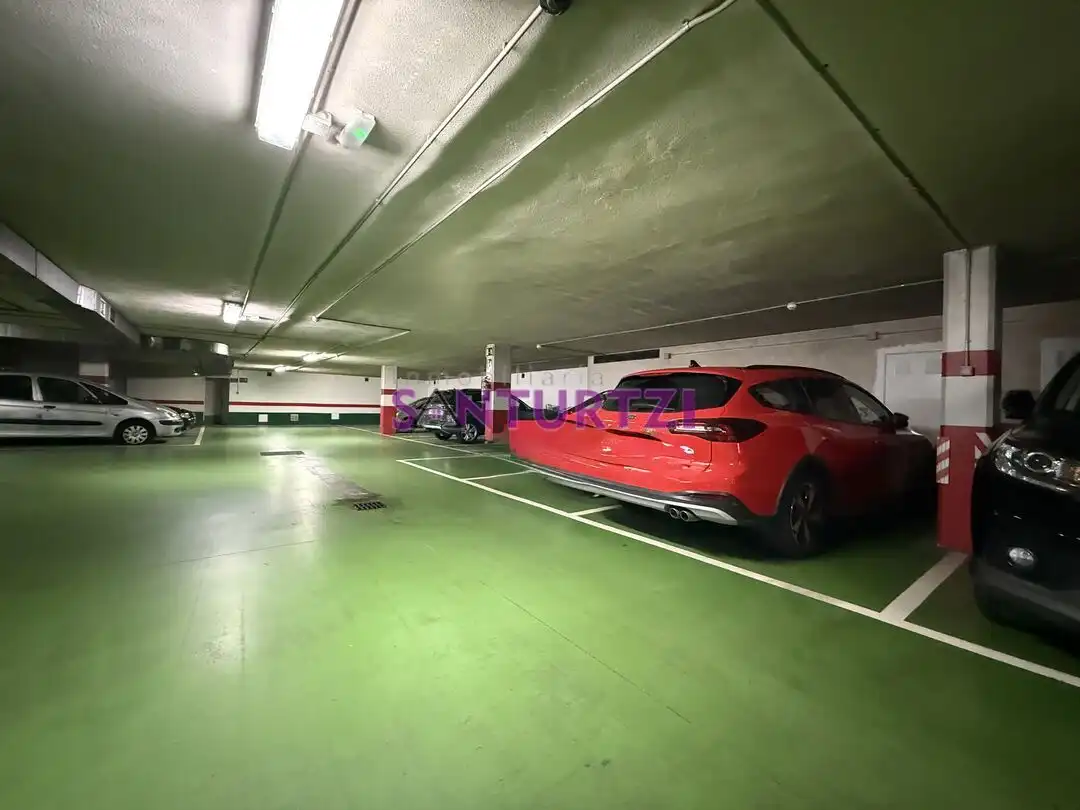 Parking de Piso en venta en Santurtzi  con Calefacción, Terraza y Trastero