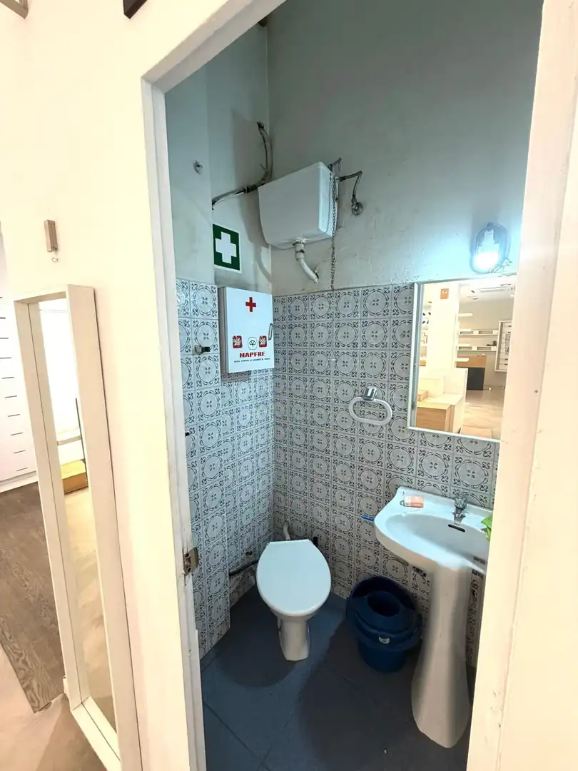 Badezimmer von Geschaftsraum zur Miete in Cerdanyola del Vallès mit Klimaanlage