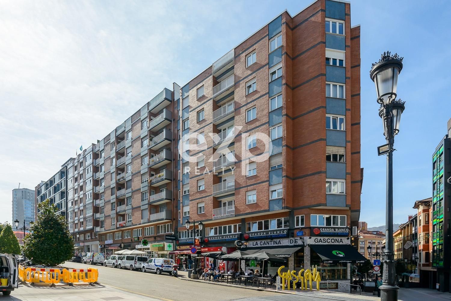 Vista exterior de Piso en venta en Oviedo  con Calefacción y Parquet