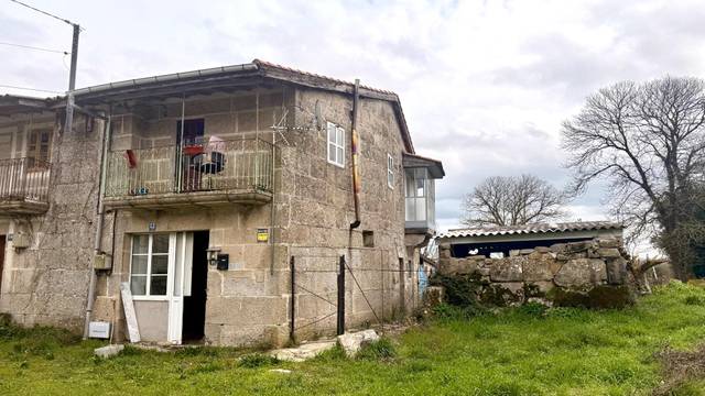 Casa-chalet en Venta en  REGATO DO en Sandiás