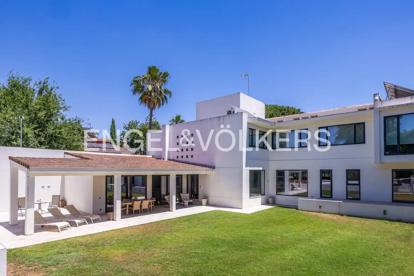 Vista exterior de Casa o chalet en venta en Dos Hermanas con Aire acondicionado, Calefacción y Jardín privado