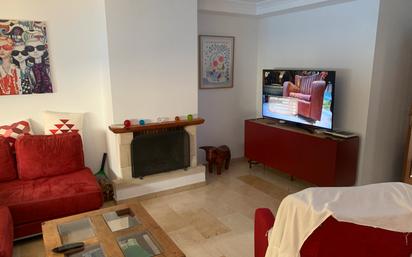 Sala d'estar de Casa adosada en venda en Vélez-Málaga amb Aire condicionat i Terrassa