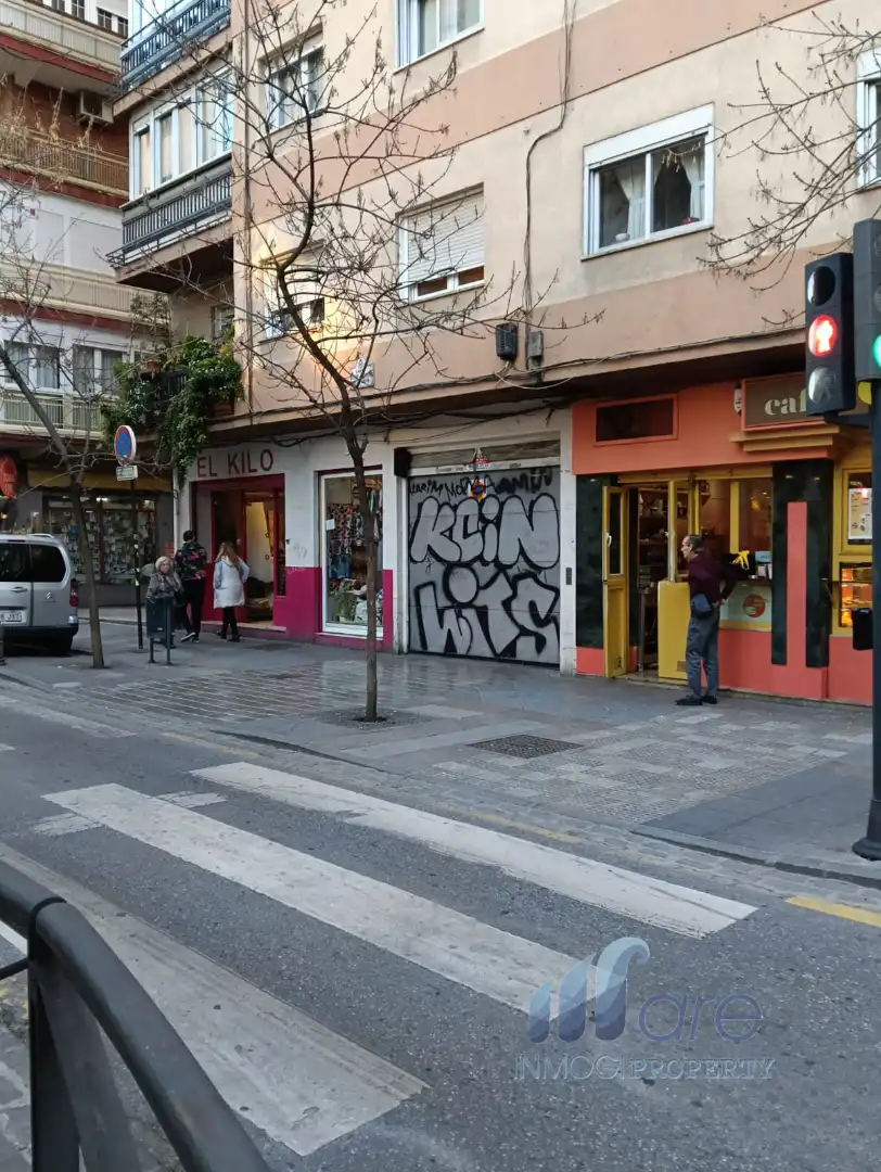 Aparcament amb ascensor en venda a Calle Obispo Hurtado 27