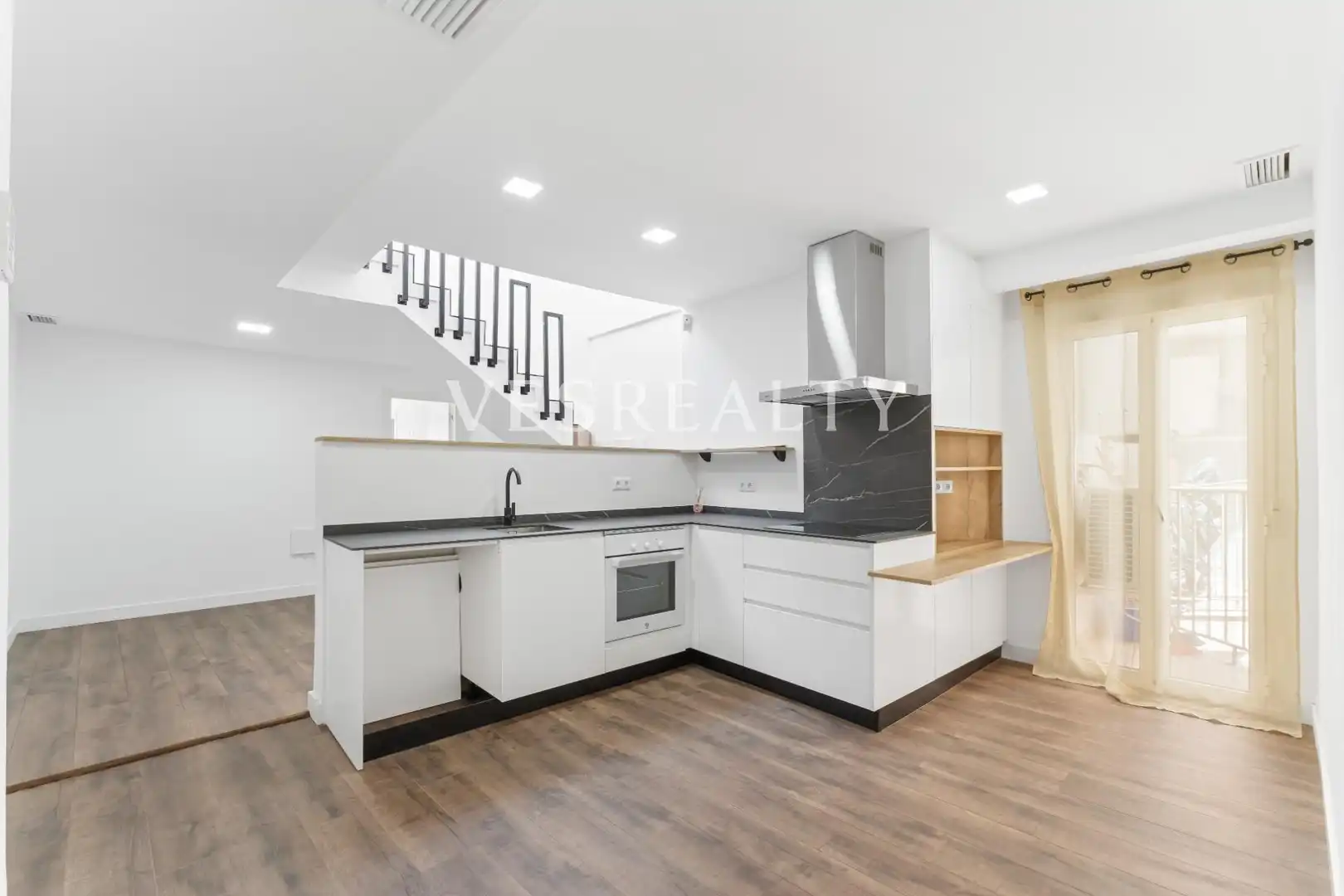 Ático con terraza en venta en GENERAL PRIMO DE RIVERA, imagen 2