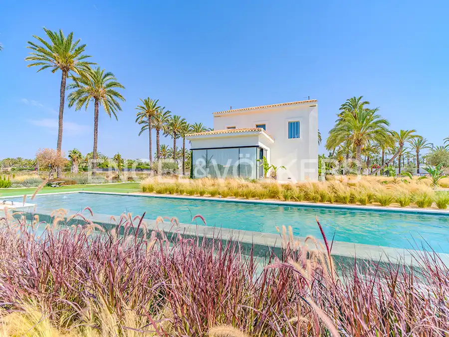 Vista exterior de Casa o xalet en venda en Elche / Elx amb Aire condicionat, Calefacció i Jardí privat