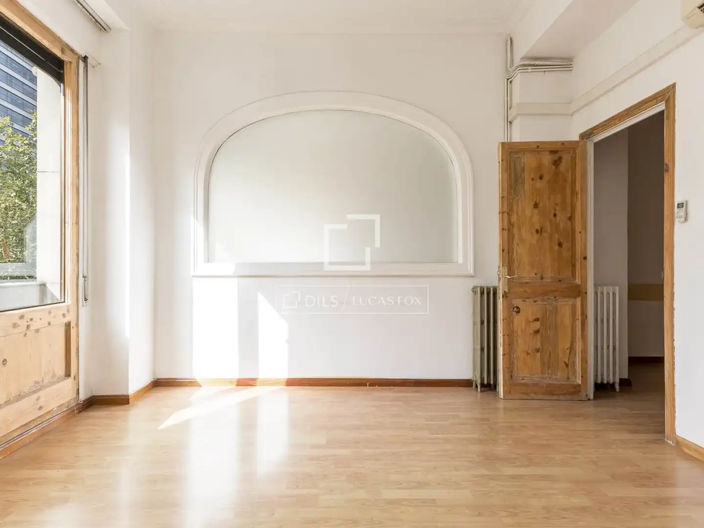 Flat for sale in Barcelona  with Air Conditioner and Heating