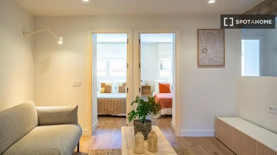 Flat for rent in Madrid  with Air Conditioner, Heating and Furnished