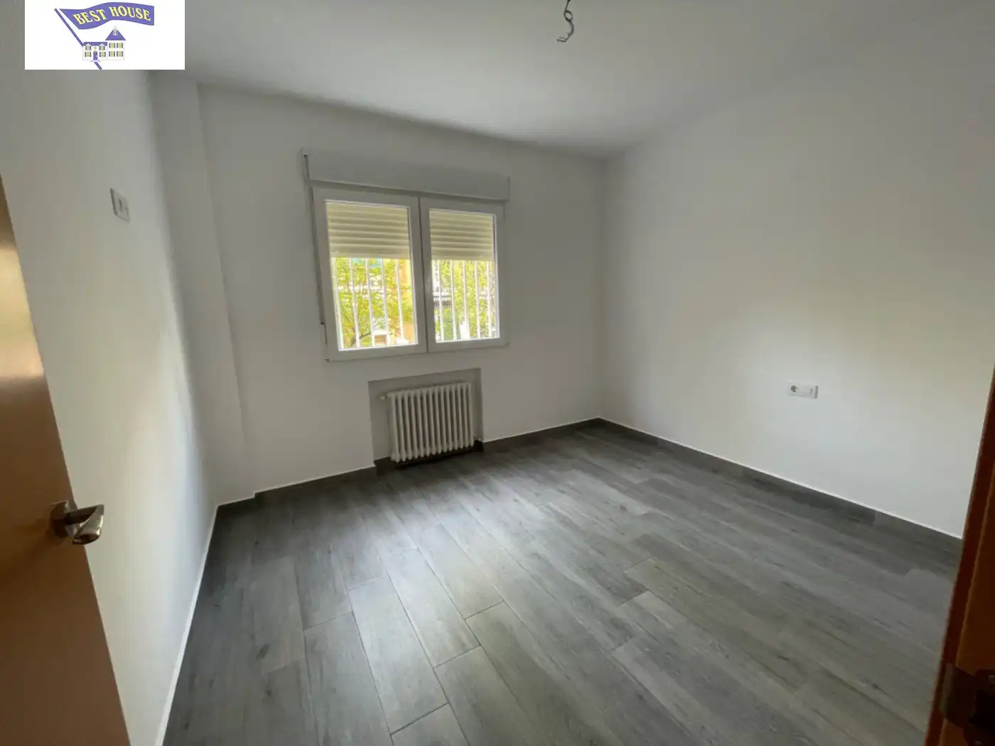 Schlafzimmer von Erdgeschoss zur Miete in Albacete mit Heizung und Balkon
