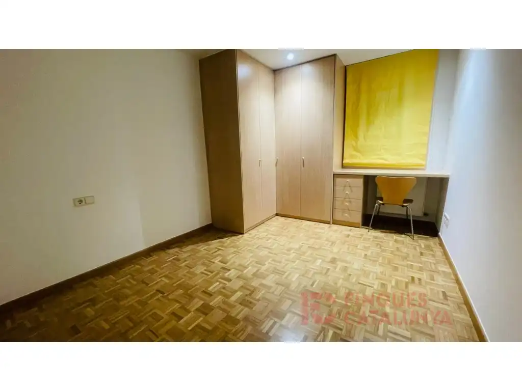 Schlafzimmer von Wohnung zum Verkauf in Girona
