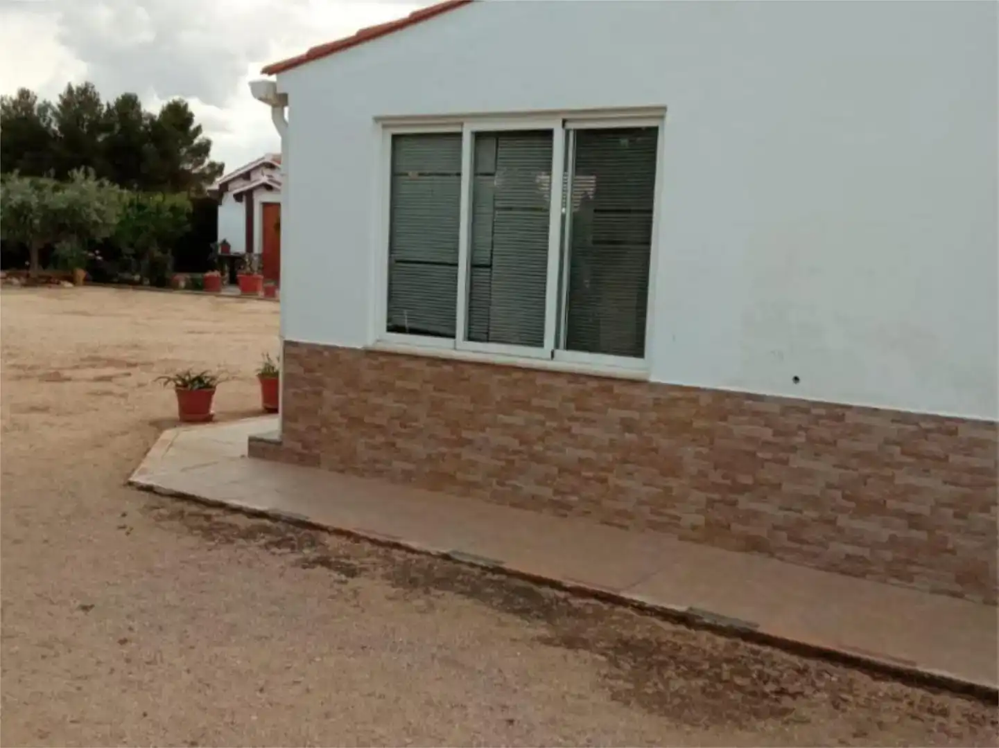 Vista exterior de Pis en venda en Villarrobledo amb Jardí privat, Traster i Piscina