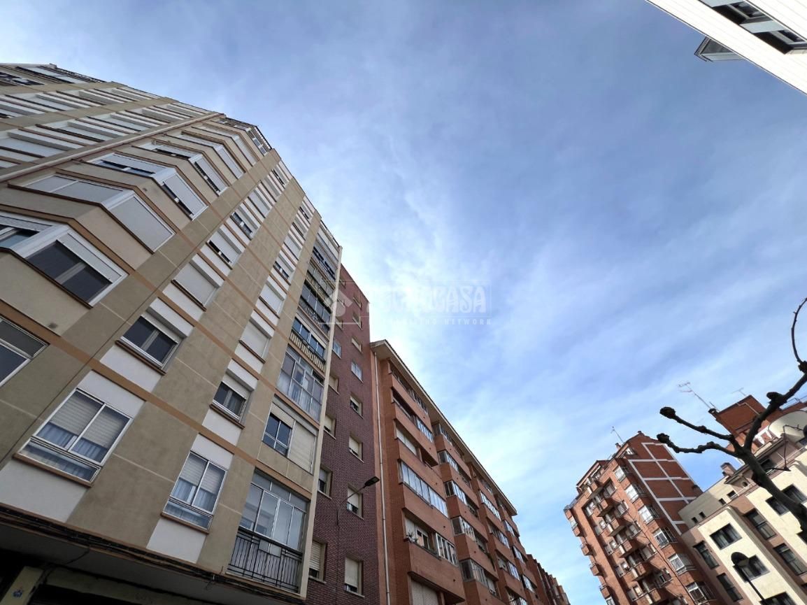 Exterior view of Flat for sale in Valladolid Capital  with Heating and Terrace